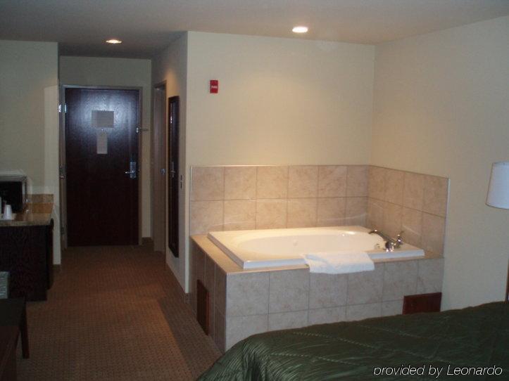 Cobblestone Inn & Suites - Clintonville Room photo