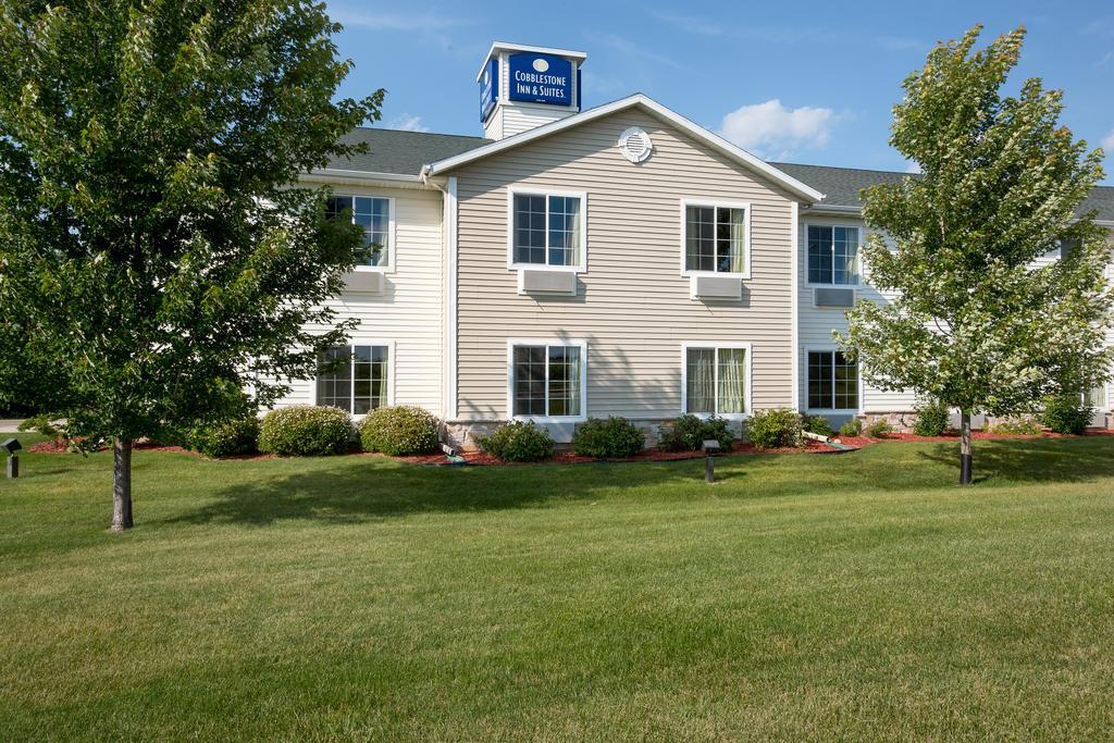 Cobblestone Inn & Suites - Clintonville Exterior photo
